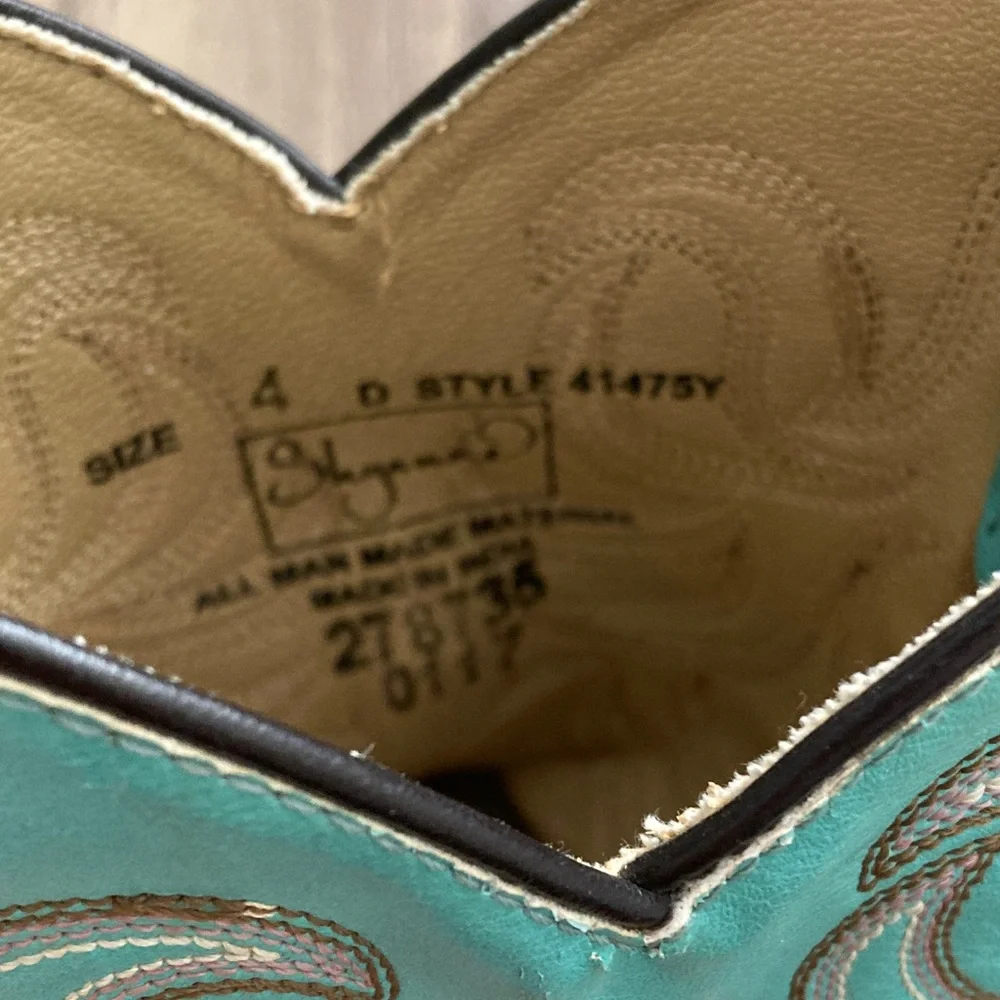 Shyanne Turquoise and Tan Western Boots Sz 4
